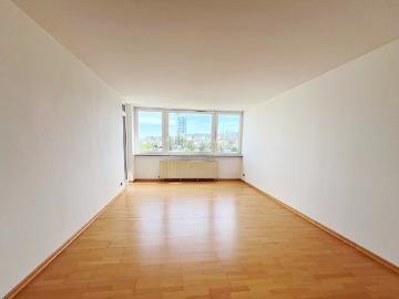 Frankfurt Sachsenhausen: Gut gepflegte 2 Zimmer Wohnung mit Balkon!