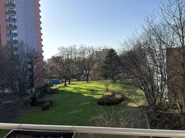 Frankfurt + Renovierte und Charmante 3 Zimmer Wohnung mit Balkon + Bezugsfrei