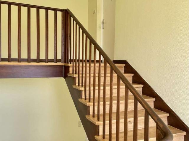 FRANKFURT WESTEND: Dachgeschoßwohnung mit Baugenehmigung für den Selbstausbau!