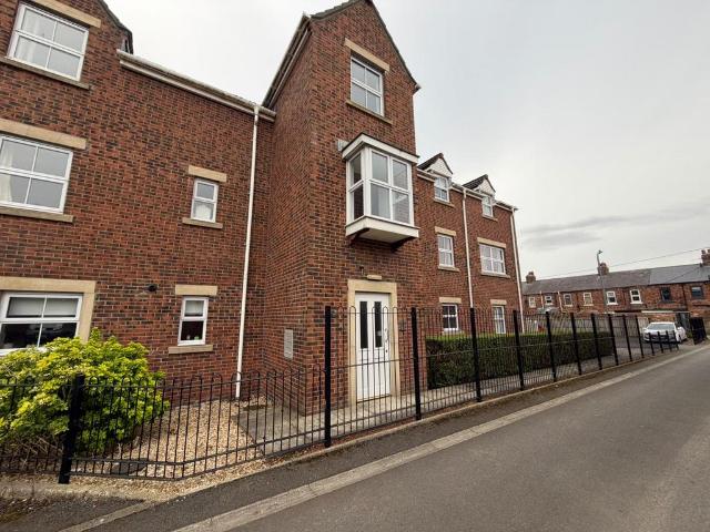 Frankfield Mews, MIDDLESBROUGH, TS9 3 bed flat to rent £800 pcm £185 pw