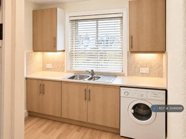 Frankiln Road, Harrogate, HG1 2 bed flat to rent £839 pcm £194 pw