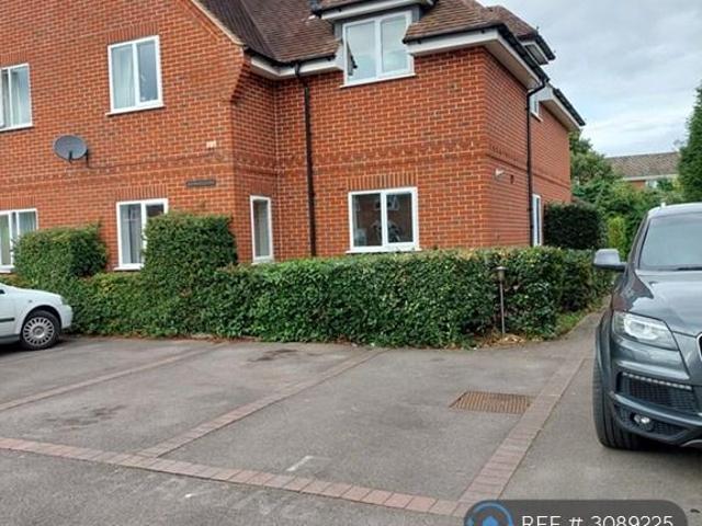 Franklin Court, Tadley, RG26 2 bed flat to rent £1,200 pcm £277 pw
