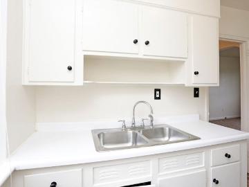Franklin Court Apartments 2 Bedroom Apartment for Rent at 4925 Franklin Ave, Des Moines, IA 50310 Merle Hay