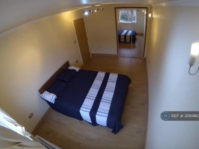 Franklin Close, Kingston Upon Thames. 1 bed in a house share to rent £850 pcm £196 pw