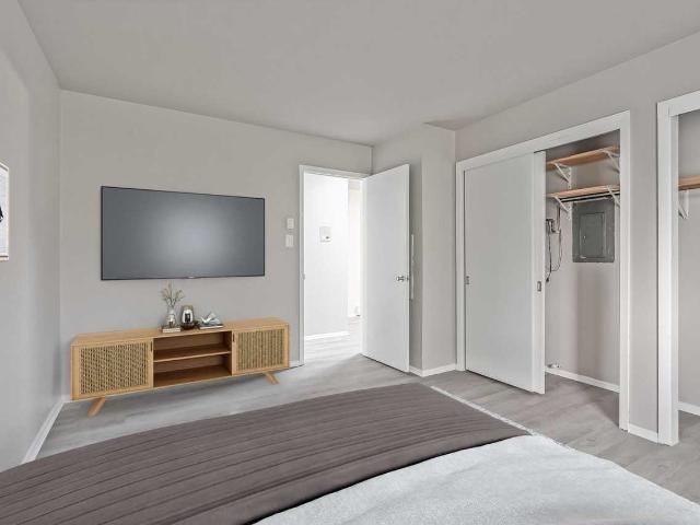 Franklin Park 1 Bedroom Apartment for Rent at 3673 6311, 6323, 6331, 6343, 6363, 6351, 6371, 3621, 3633, 3635, 3641, 3653, 3661, 3673 W. College Ave Milwaukee, WI 53221 Castle Manor