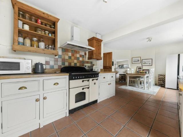 Franklin Passage London SE9 1 bed in a house share to rent £775 pcm £179 pw