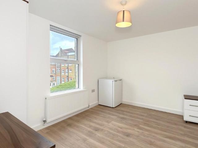 Fransfield Grove, London, SE26 End of terrace house to rent £1,100 pcm £254 pw