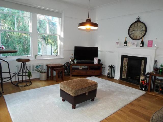 Frant Road, Tunbridge Wells, TN2 3 bed apartment to rent £2,250 pcm £519 pw