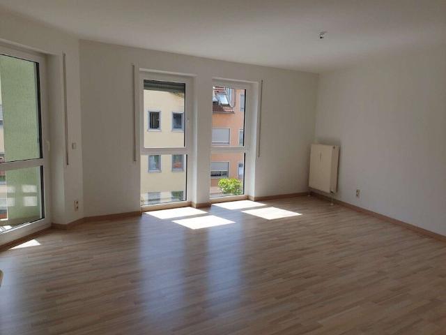 freundliche 4 Zi WHG mit EBK+Balkon+TG Platz in gepflegter Wohnanlage Zentrum/Rosentreppe