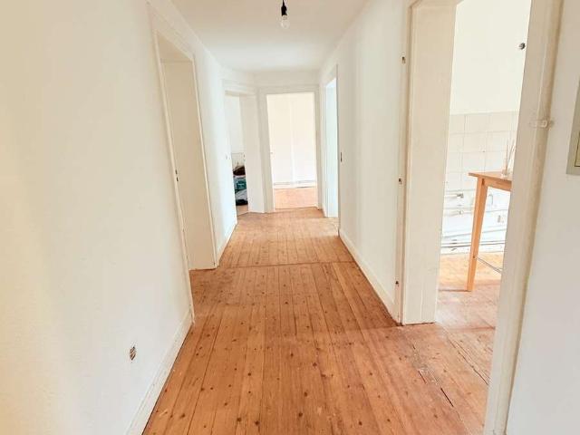 Freundliche 4 Zimmer Wohnung Altbau 3.Stock in Kassel Süd