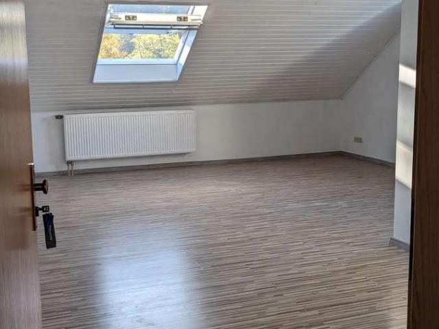 Freundliche 4 Zimmer Dachgeschosswohnung mit EBK in Gründau