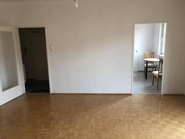 Freundliche 1 Zimmer Wohnung mit Balkon in Schwechat