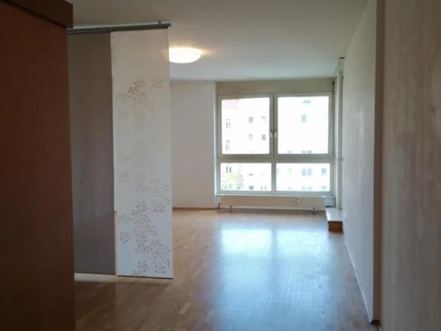 Freundliche 1 Zimmer Wohnung mit Balkon und Einbauküche