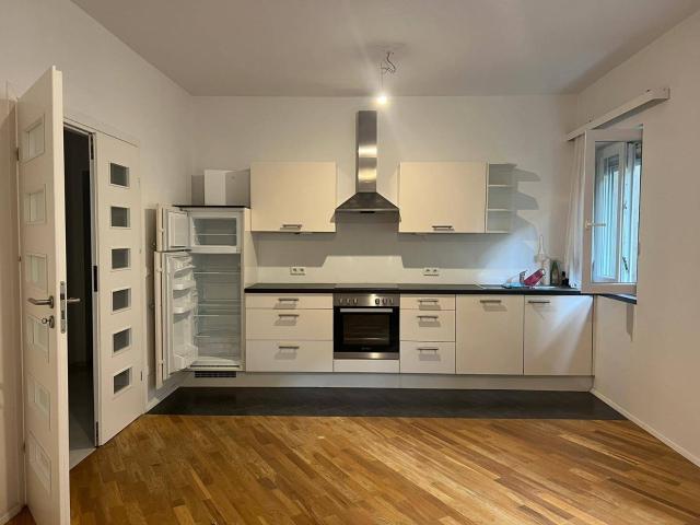 Freundliche 2 Zimmer Wohnung mit Blick in grünen Innenhof mitten im 8. Bezirk / Quiet and cosy apartment in a central urban location