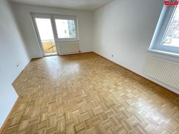 freundliche 2 zimmerwhg. in herrlicher sonnenlage im grünen – mit balkon & garage!
