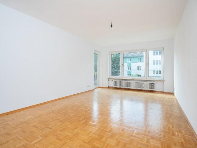 Freundliche 3 Zi Whg mit Loggien, EBK Nähe U Bahn!