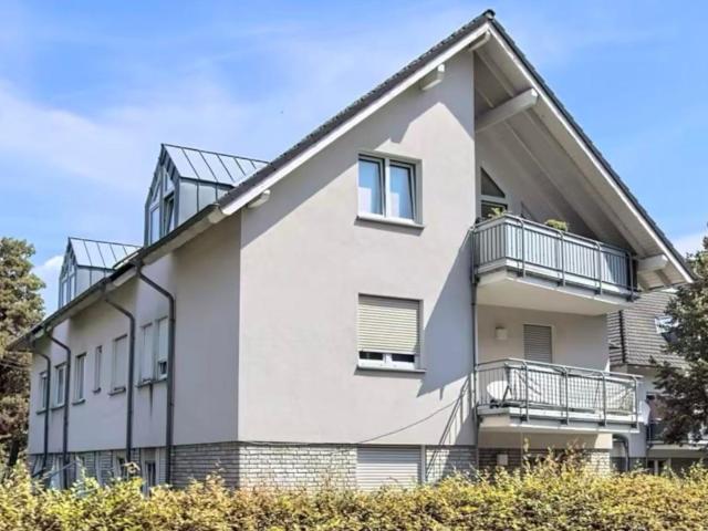 Freundliche 3 Zimmer Wohnung mit Balkon und Stellplatz in Reichshof