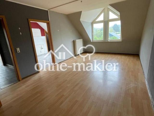 Freundliche 3 Zimmer Dachgeschosswohnung mit Balkon und Stellplatz