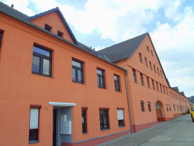 Freundliche 3,5 Zimmer Wohnung mit Laminatboden und Badewanne * ruhige Lage Blick in die Gärten