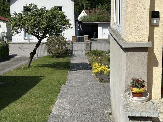 Freundliche und sanierte 3,5 Raum EG Wohnung in Schwandorf Fronberg