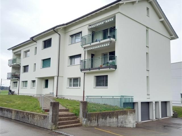 Freundliche Wohnung mit grüner Umgebung an sehr ruhiger Lage