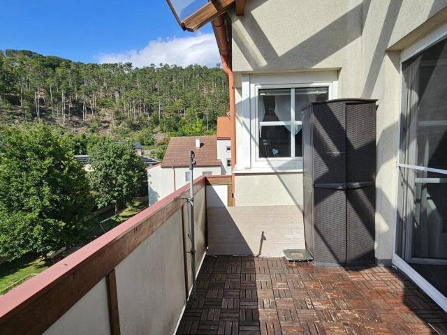 Freundliche Familienwohnung mit Loggia und zwei Stellplätzen