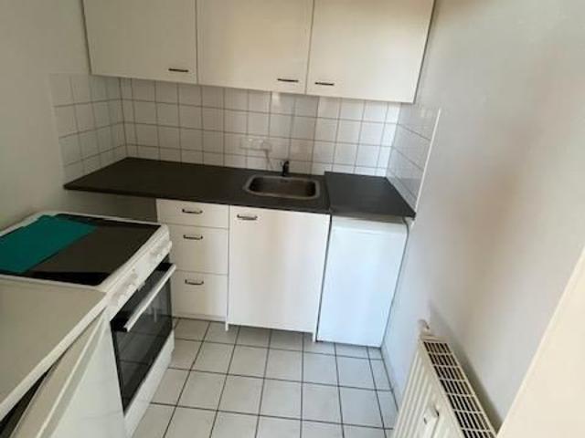 Freundliche helle 2 R Wohnung in MD Stadtfeld Ost ca 46m² im 3.OG mit EBK. zu vermieten !