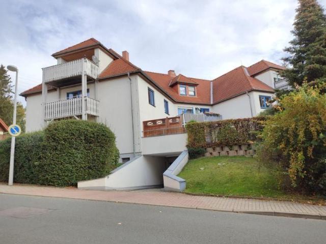 + + freundliche sanierte 2 Zimmer Wohnung nit hochwertigem Parkett und Terrasse! + +