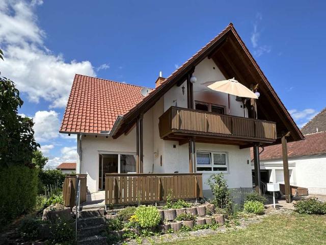 Freundliche Single Wohnung in Weisenheim am Berg