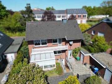 Freundliches Einfamilienhaus mit Einliegerwohnung in ruhiger und gut angebundener Lage
