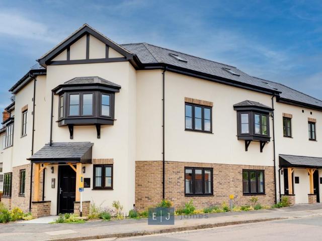 Freya Lodge, Loughton IG10, 2 bed flat to rent, £2,700 pcm | PrimeLocation