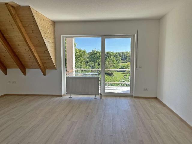 Freckenfeld: Maisonette Wohnung + Keller, Stellplatz, Balkon mit wunderschöner Aussicht