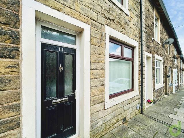 Frederick Street, Barnoldswick BB18, 2 bed terraced house to rent, £695 pcm | PrimeLocation