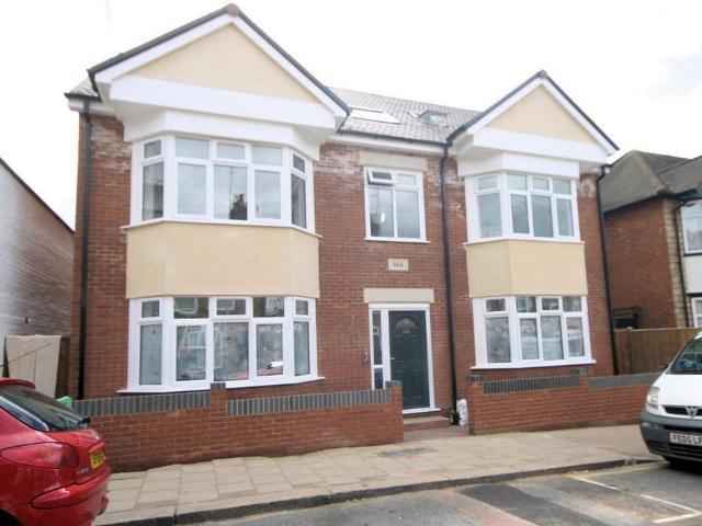 Frederick Street, Luton 1 bed apartment to rent £900 pcm £208 pw