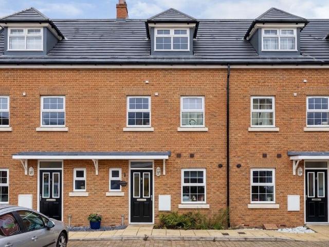 Frederick Place, Frogmore, St. Albans AL2, 3 bed town house to rent, £2,300 pcm | PrimeLocation