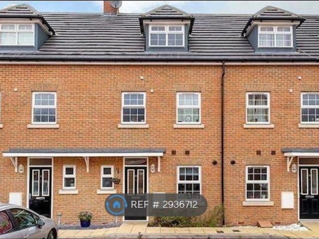 Frederick Place, St Albans AL2, 3 bed terraced house to rent, £2,400 pcm | PrimeLocation