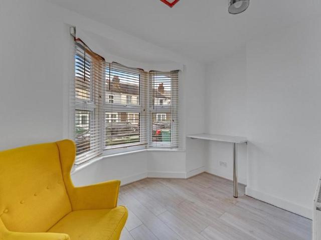 Frederick Road, Cheam 5 bed house to rent £5,500 pcm £1,269 pw