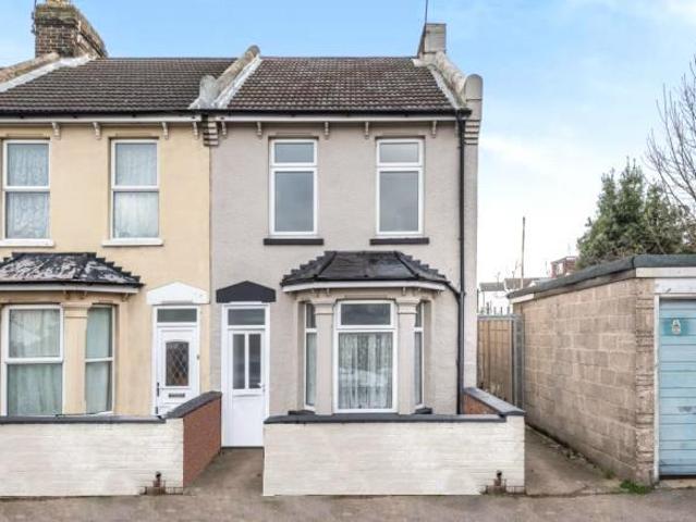 Frederick Road, Gillingham, Kent, ME7 3 bed end of terrace house to rent £1,350 pcm £312 pw