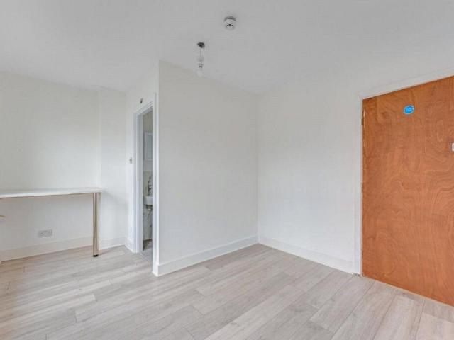 Frederick Road, Surrey, 2 SM1, Studio to rent, £1,295 pcm | PrimeLocation