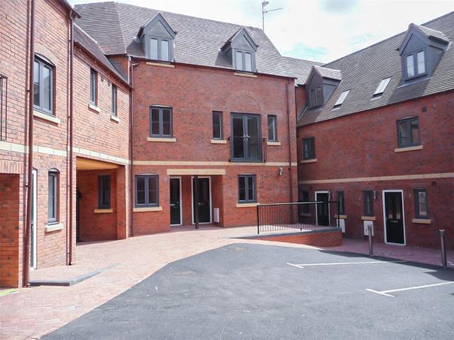 Frederik Court, Infirmary Walk, Worcester WR1, 2 bed town house to rent, £1,100 pcm | PrimeLocation