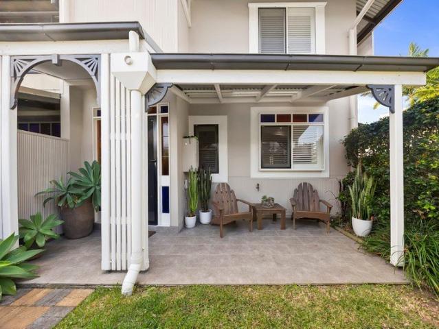 Free Hold Three Level Townhouse