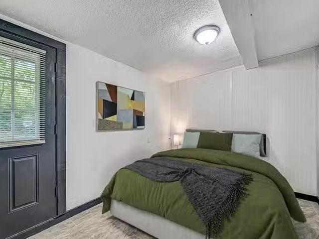 FREE Laundry and wifi! Bus stop nearby! Beautiful Northside Ho.