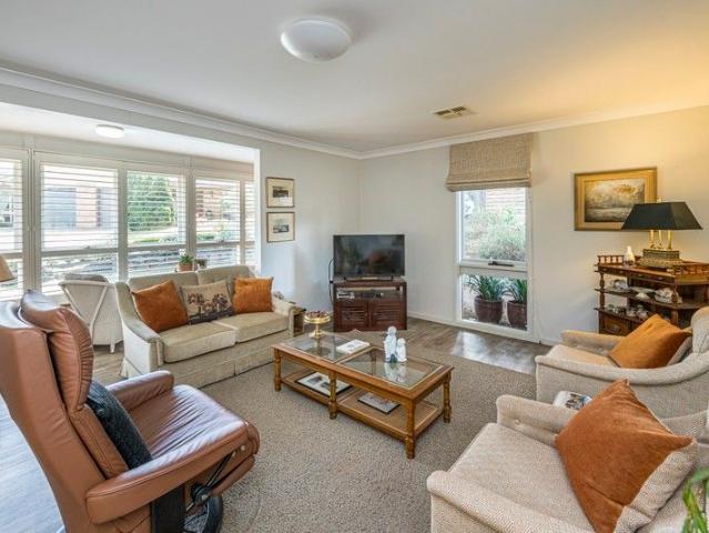 Free standing North facing Villa