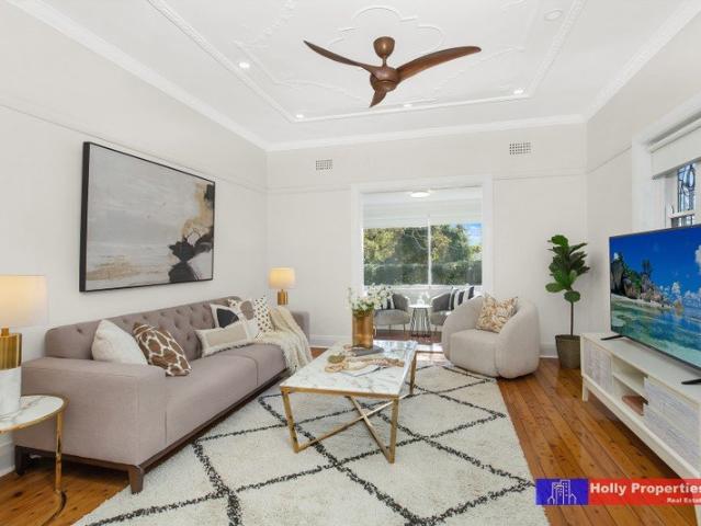 Free Standing Federation House Nestled in Ultra Convenient Location