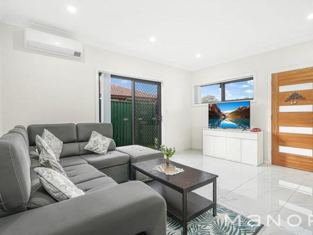 Free standing granny flat in central location