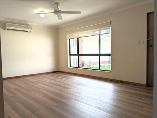 Free standing homette with spacious and private rear yard