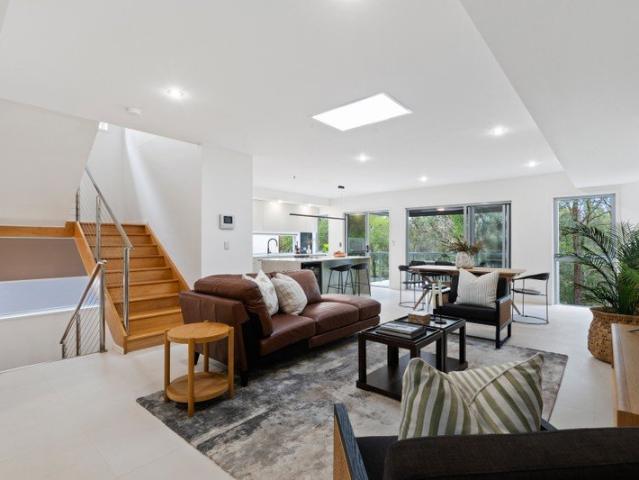 Free Standing House & Architectural Elegance with River Views