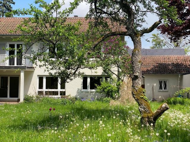 Free standing house with a huge yard
