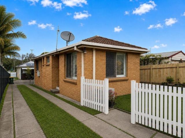 Free standing low maintenance living
