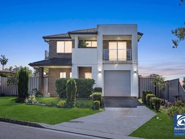 Free Standing Town House close to Selective High School. Must be inspected !